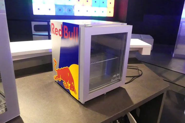 VESTFROST - Getränkekühlschrank RED BULL Maße in cm ca. 34 x 36 x 42